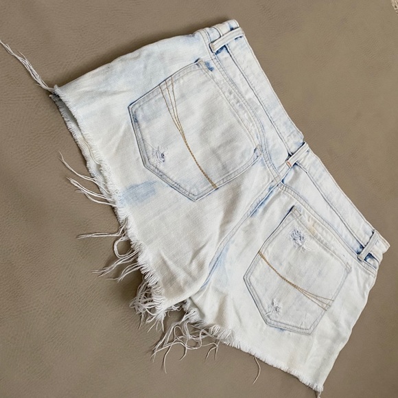 Aritzia | TNA | Distressed Jean Shorts - Picture 6 of 8